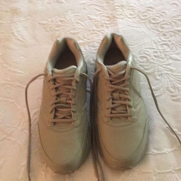 Shoes - Picture 2 of 4